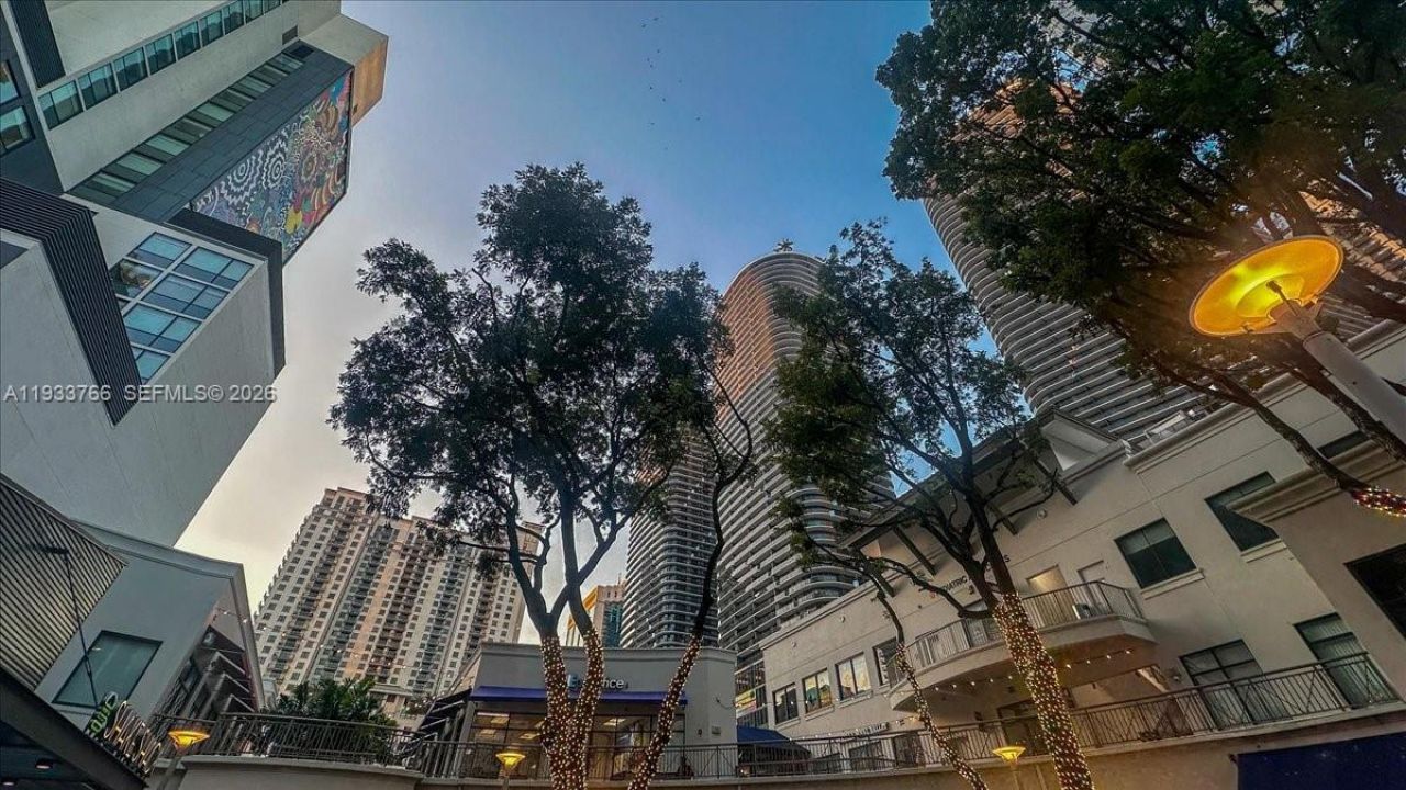 45 SW 9th St, Unit 4306, Miami, FL 33130 Photo