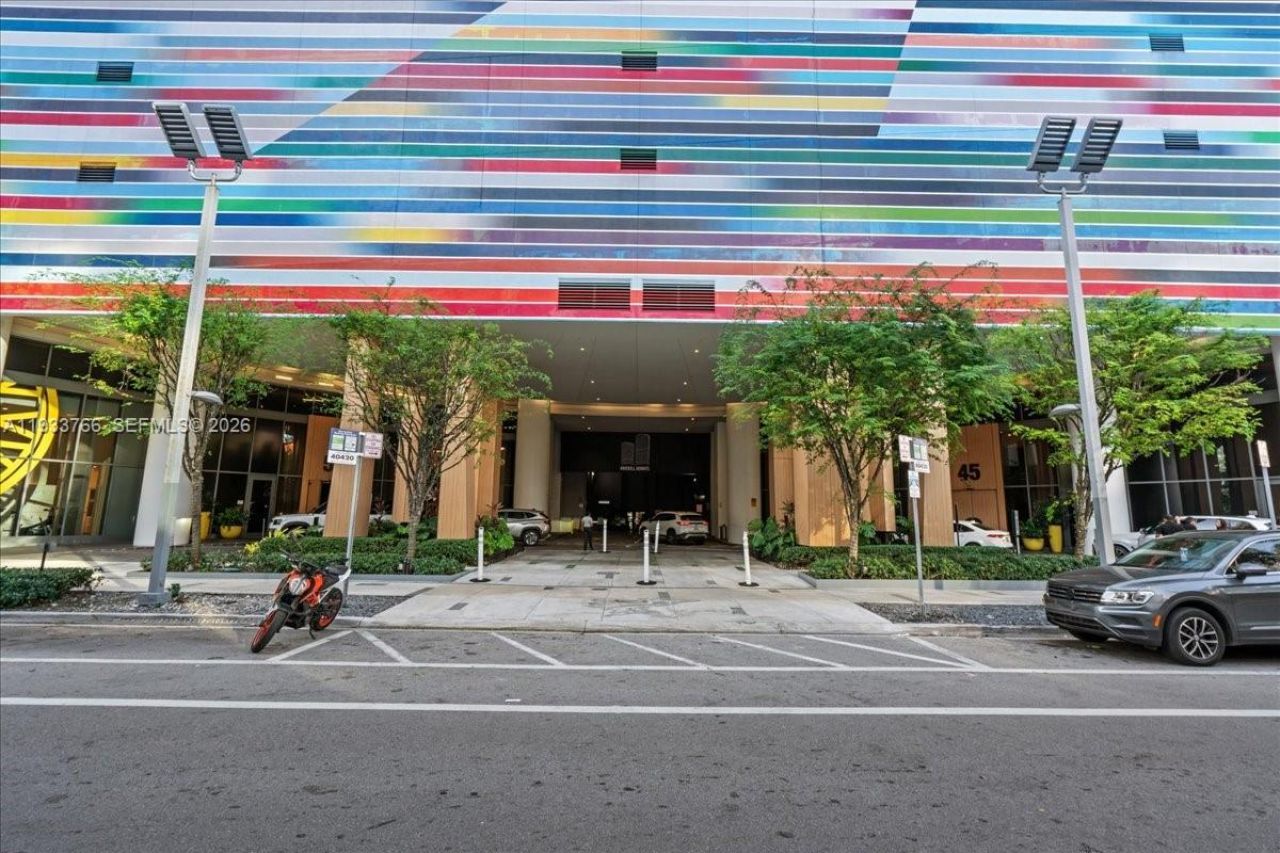 45 SW 9th St, Unit 4306, Miami, FL 33130 Photo