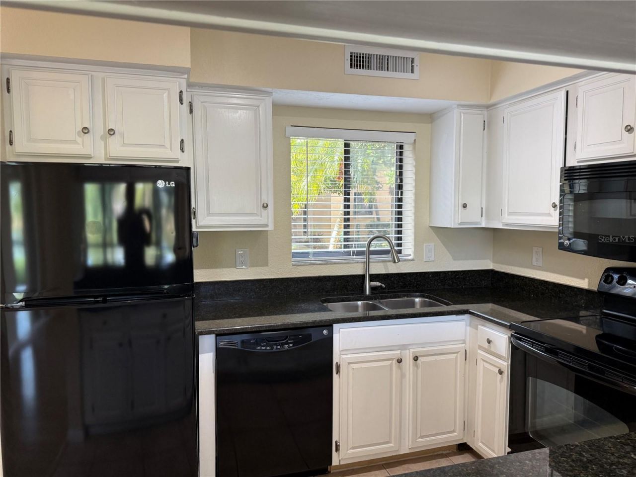 5697 Ashton Lake Drive, Unit 6, Sarasota, FL 34231 Photo