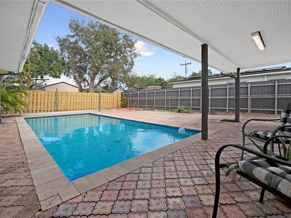 6841 Raleigh St , Hollywood, FL 33024