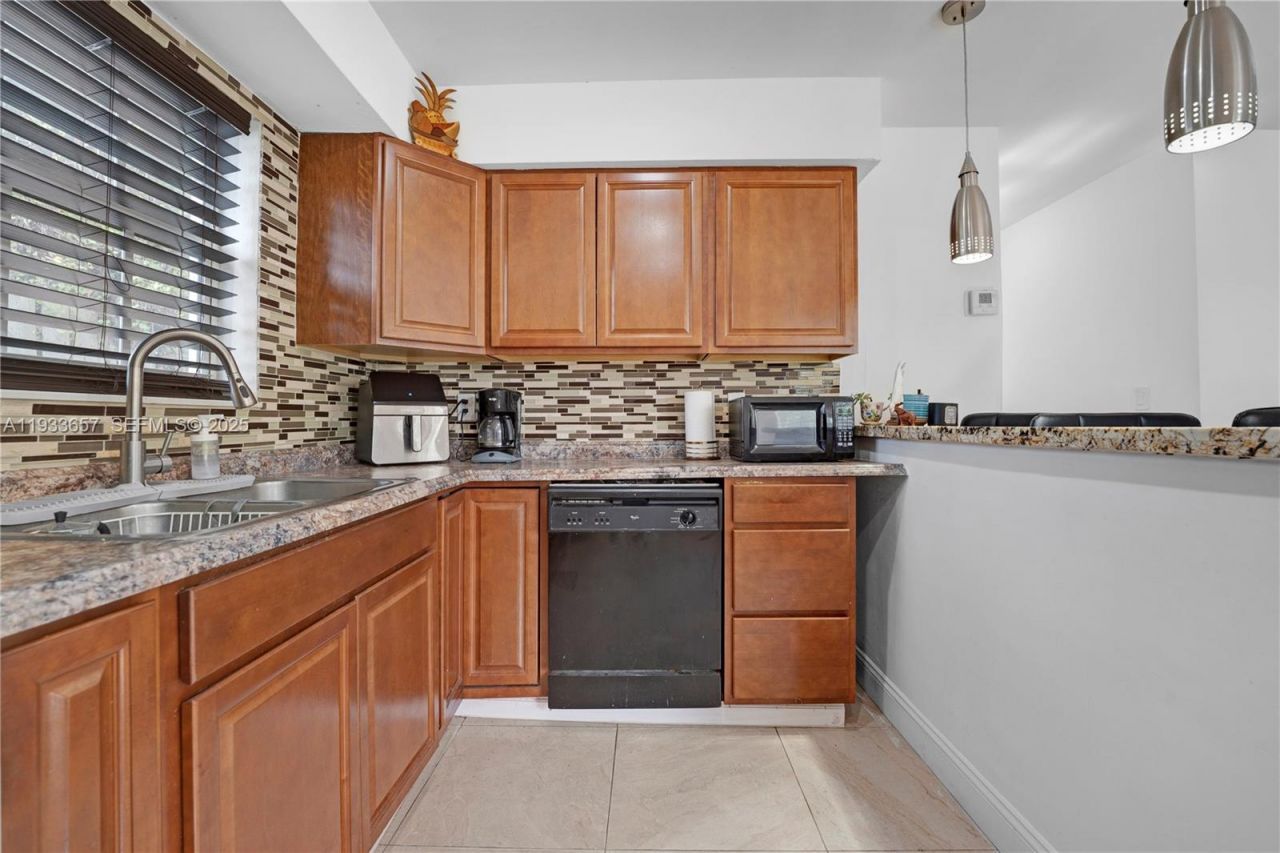 6841 Raleigh St , Hollywood, FL 33024 Photo