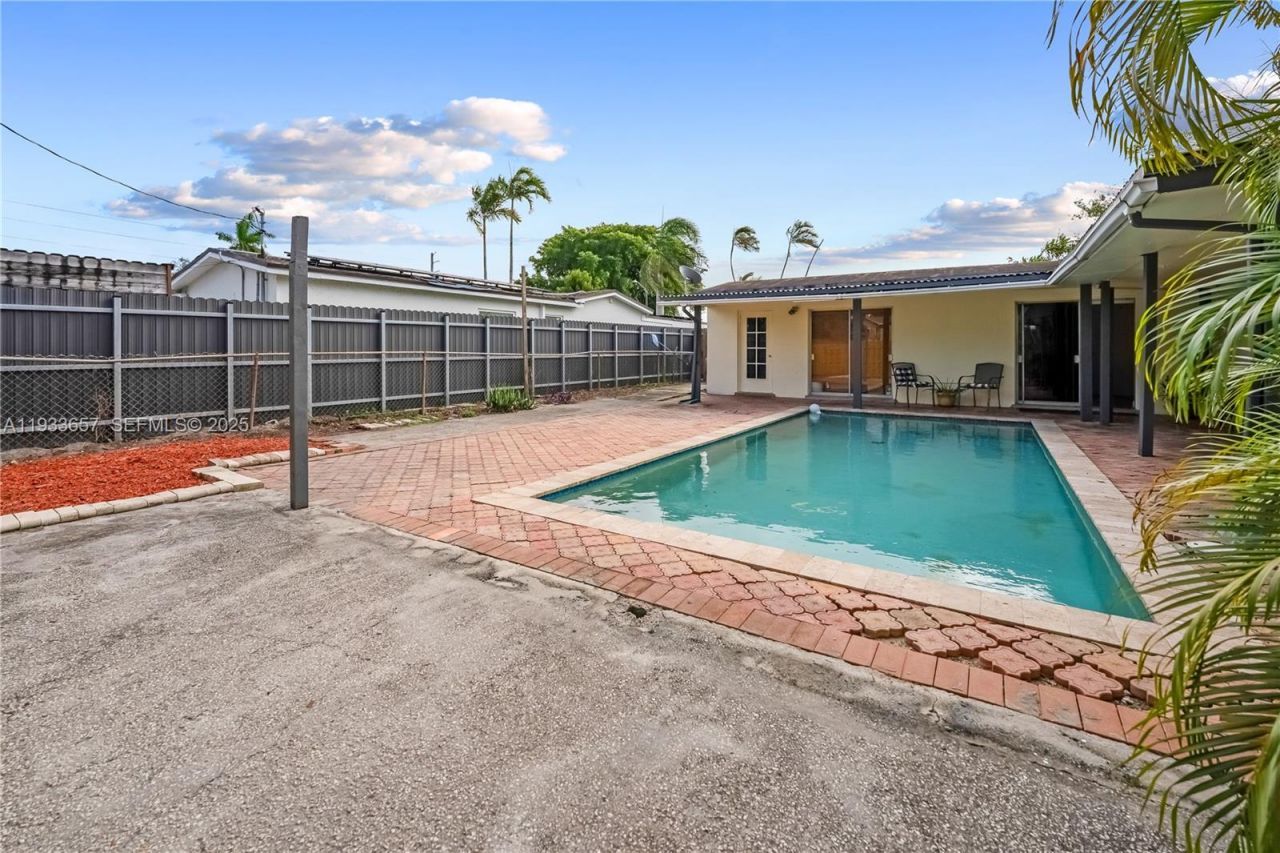 6841 Raleigh St , Hollywood, FL 33024 Photo