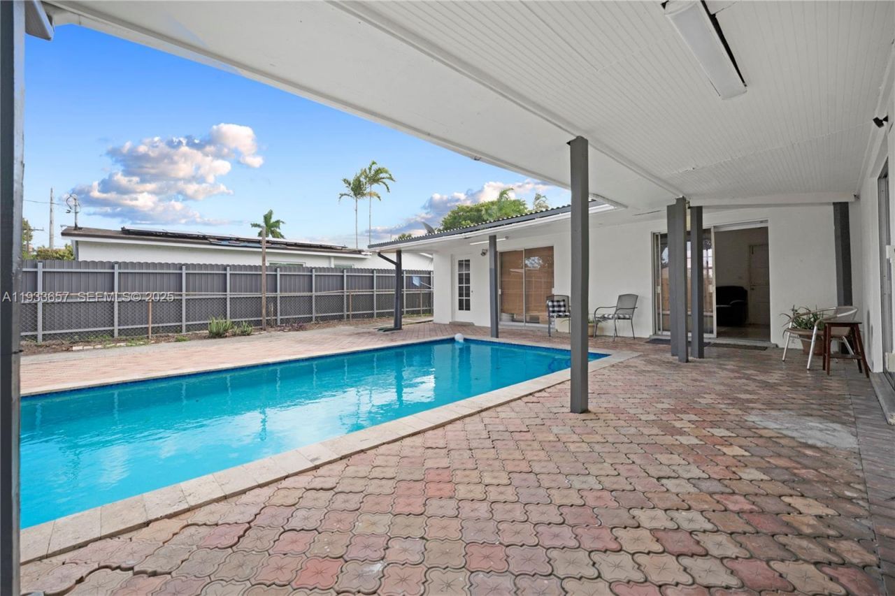 6841 Raleigh St , Hollywood, FL 33024 Photo