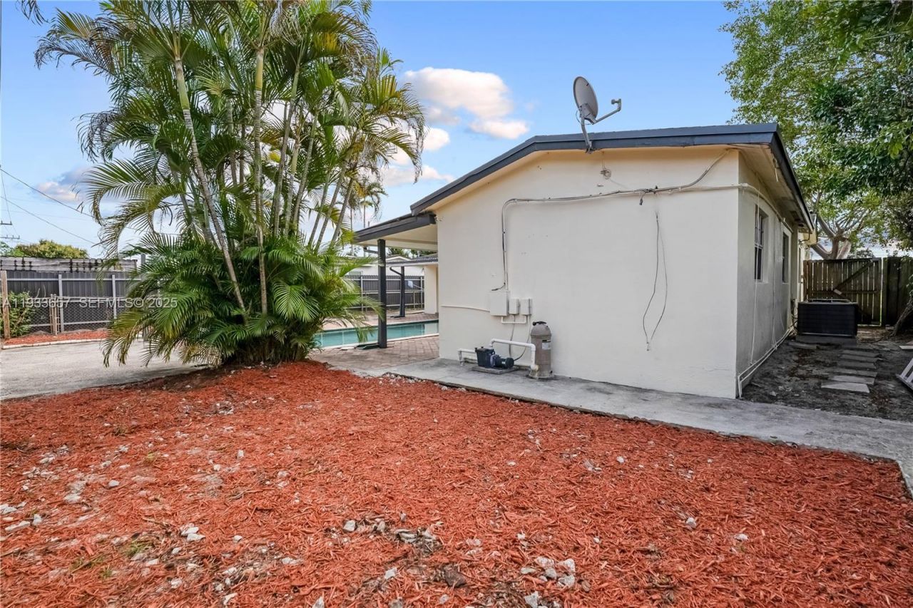 6841 Raleigh St , Hollywood, FL 33024 Photo