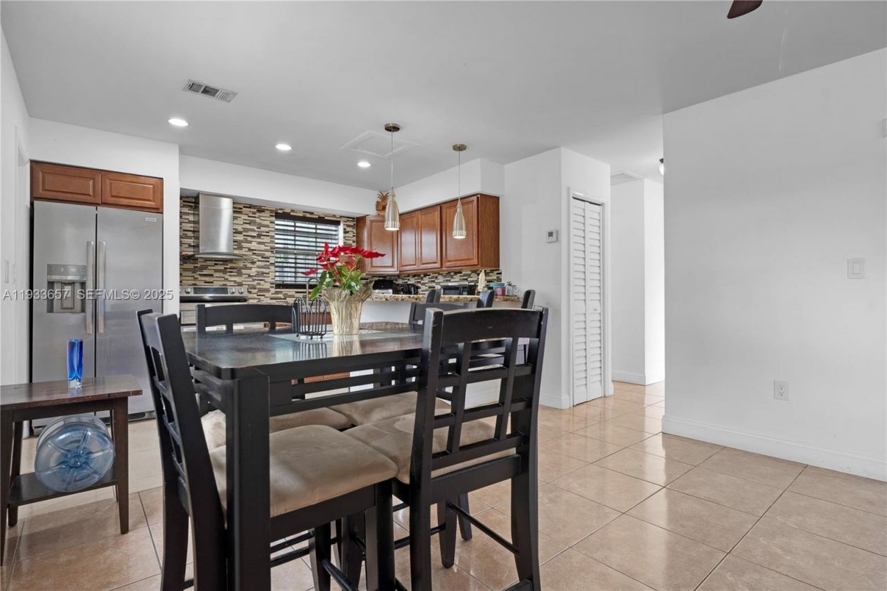 6841 Raleigh St , Hollywood, FL 33024 Photo