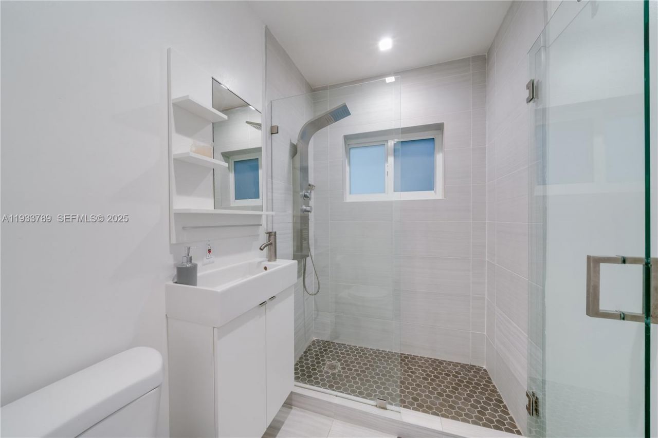 125 NW 88th St, El Portal, FL 33150 Photo