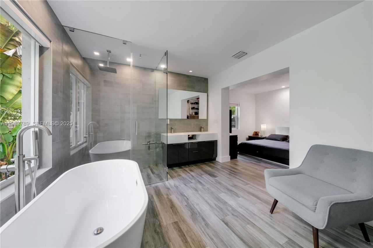 125 NW 88th St, El Portal, FL 33150 Photo