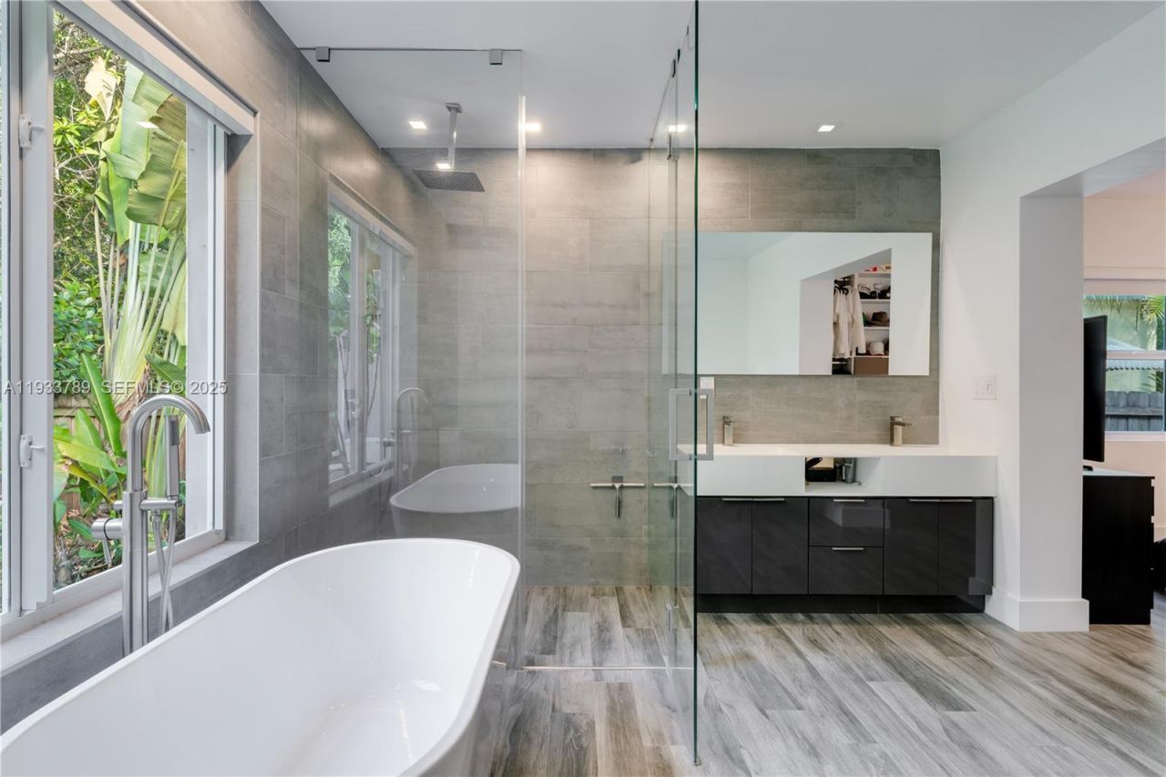 125 NW 88th St, El Portal, FL 33150 Photo