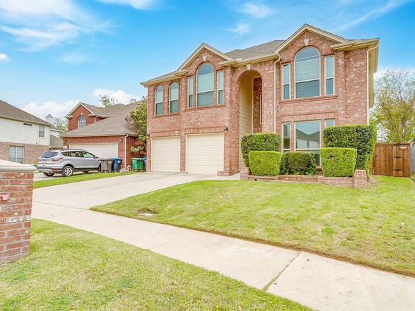 4812 Parkmount Drive, Fort Worth, TX 76137