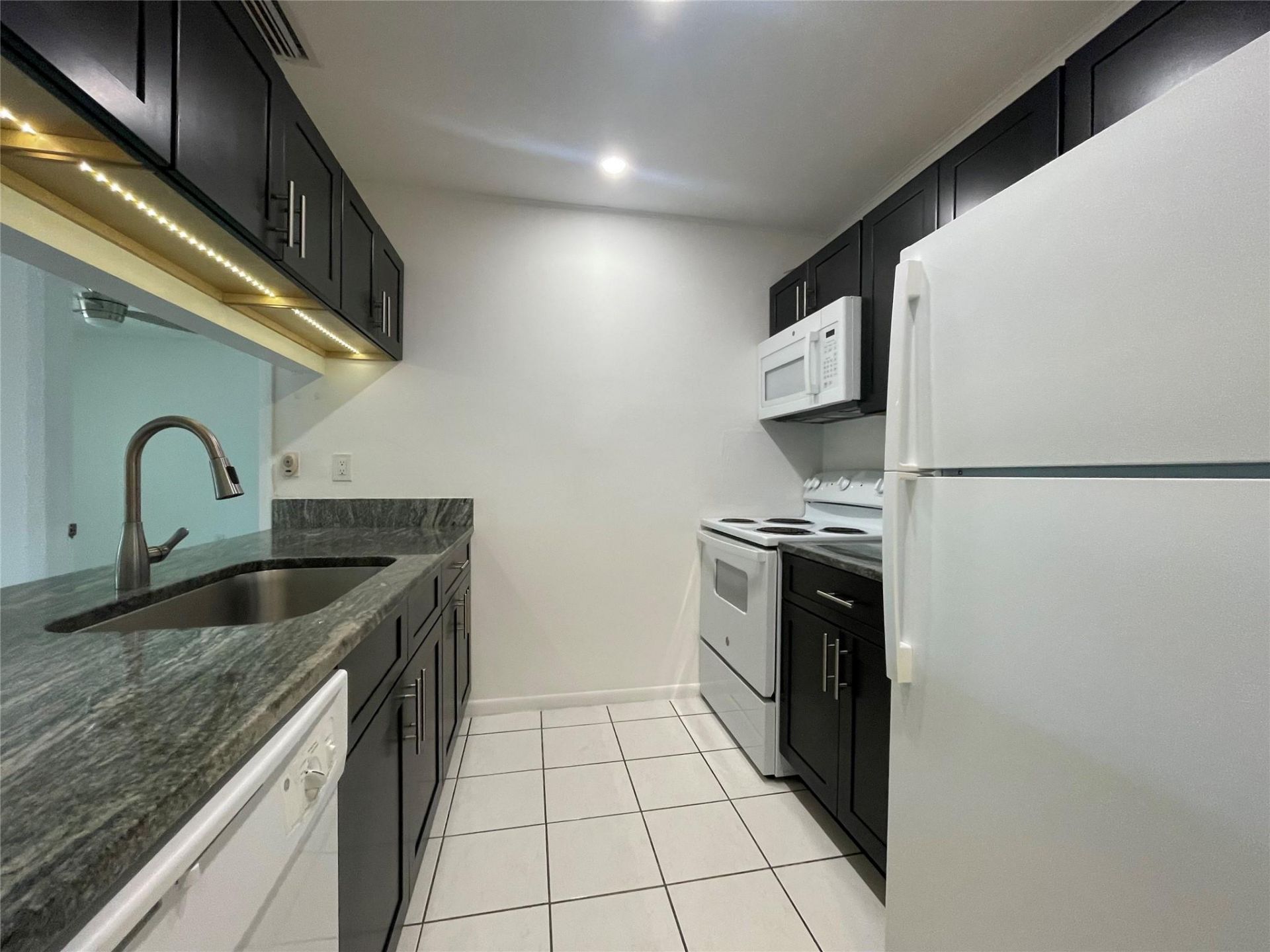 6040 Shakerwood Circle, Unit 205, Tamarac, FL 33319 Photo