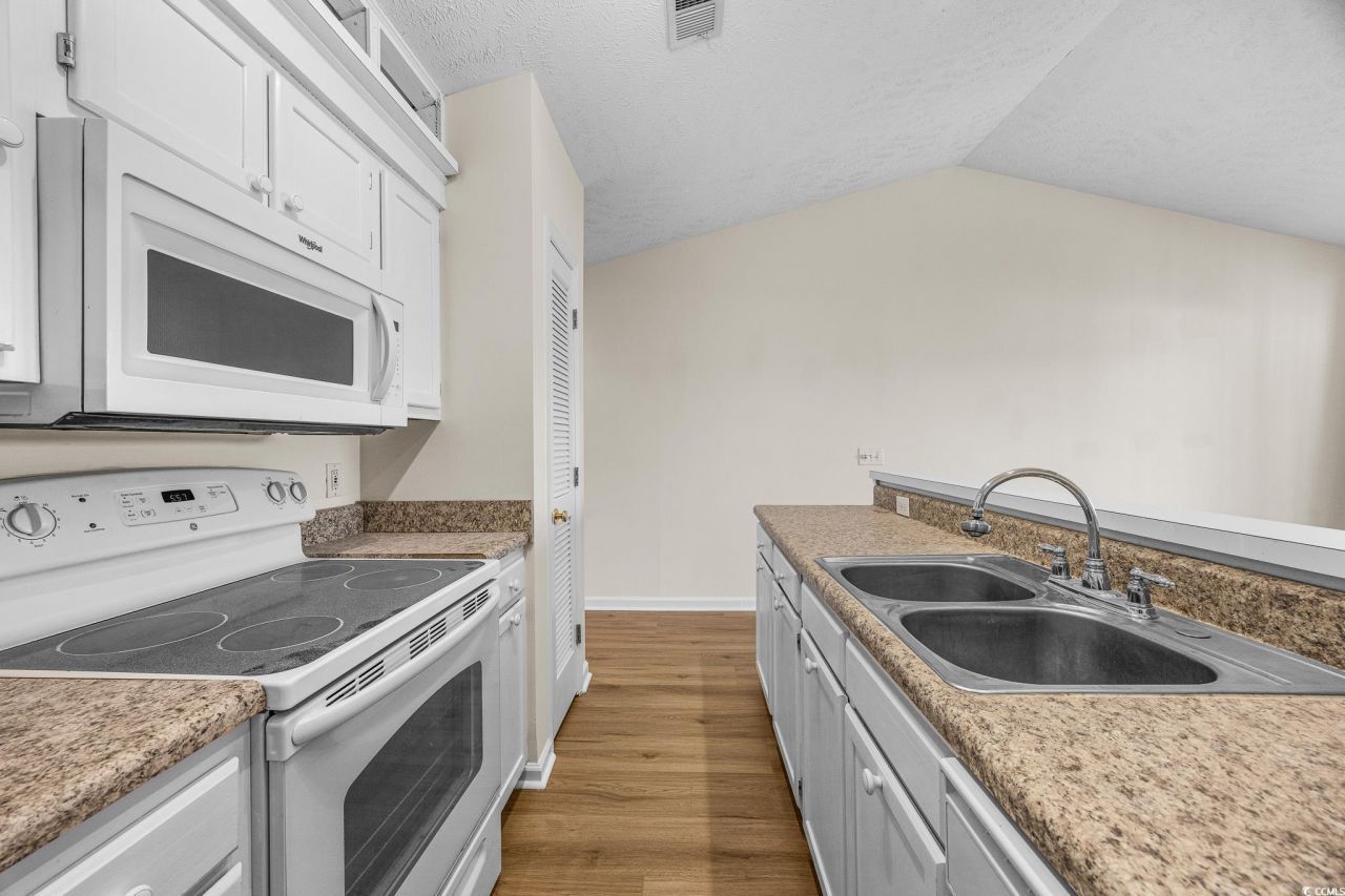 673 Tupelo Ln. Photo 8