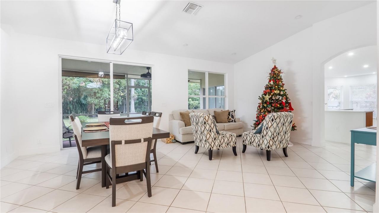 132 Chestnut Circle, Royal Palm Beach, FL 33411 Photo