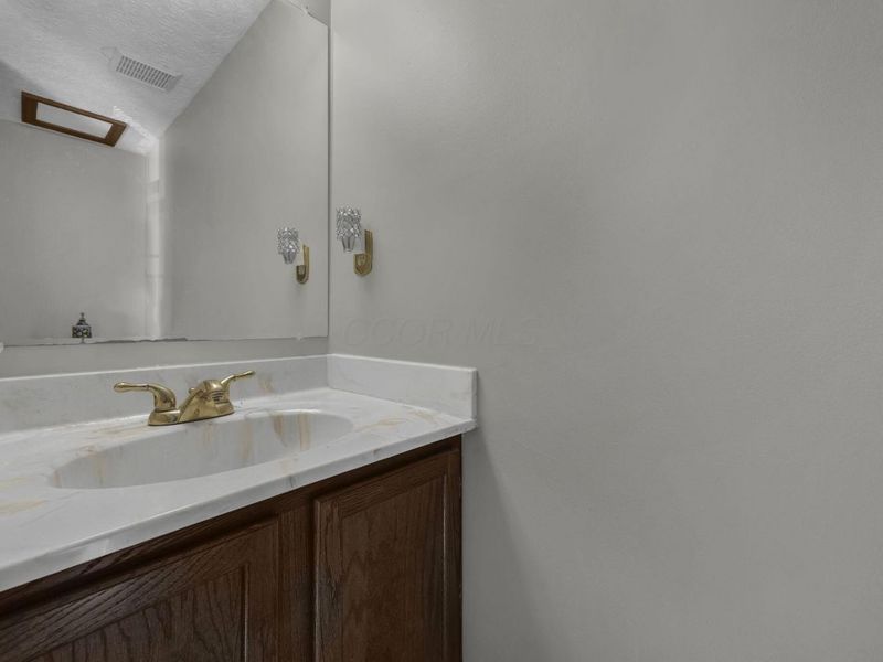 7456 Mapleleaf Court, Columbus, OH 43235 Photo 13