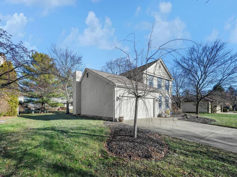 7456 Mapleleaf Court, Columbus, OH 43235 Photo 2