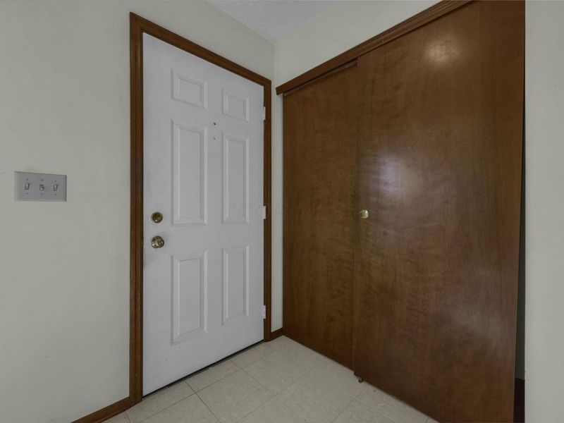 7456 Mapleleaf Court, Columbus, OH 43235 Photo 4