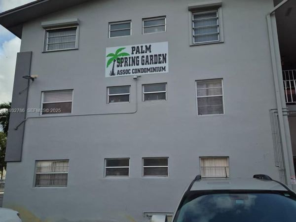 120 Royal Palm Rd, Unit 102, Hialeah Gardens, FL 33016