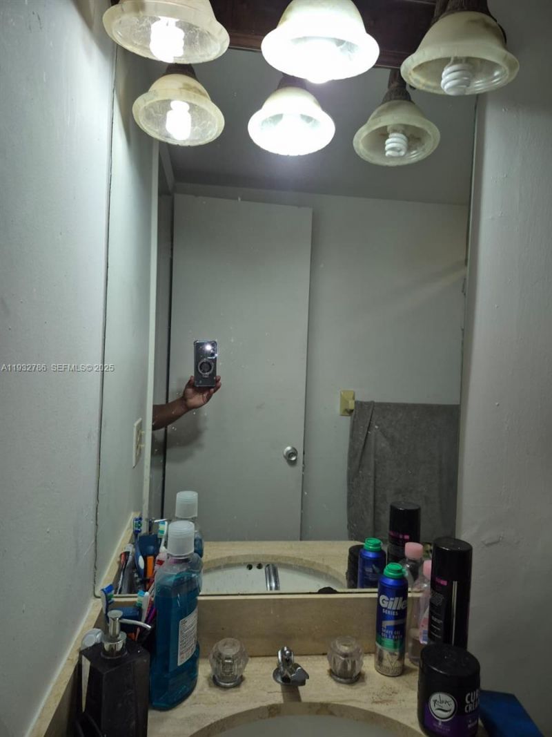 120 Royal Palm Rd, Unit 102, Hialeah Gardens, FL 33016 Photo