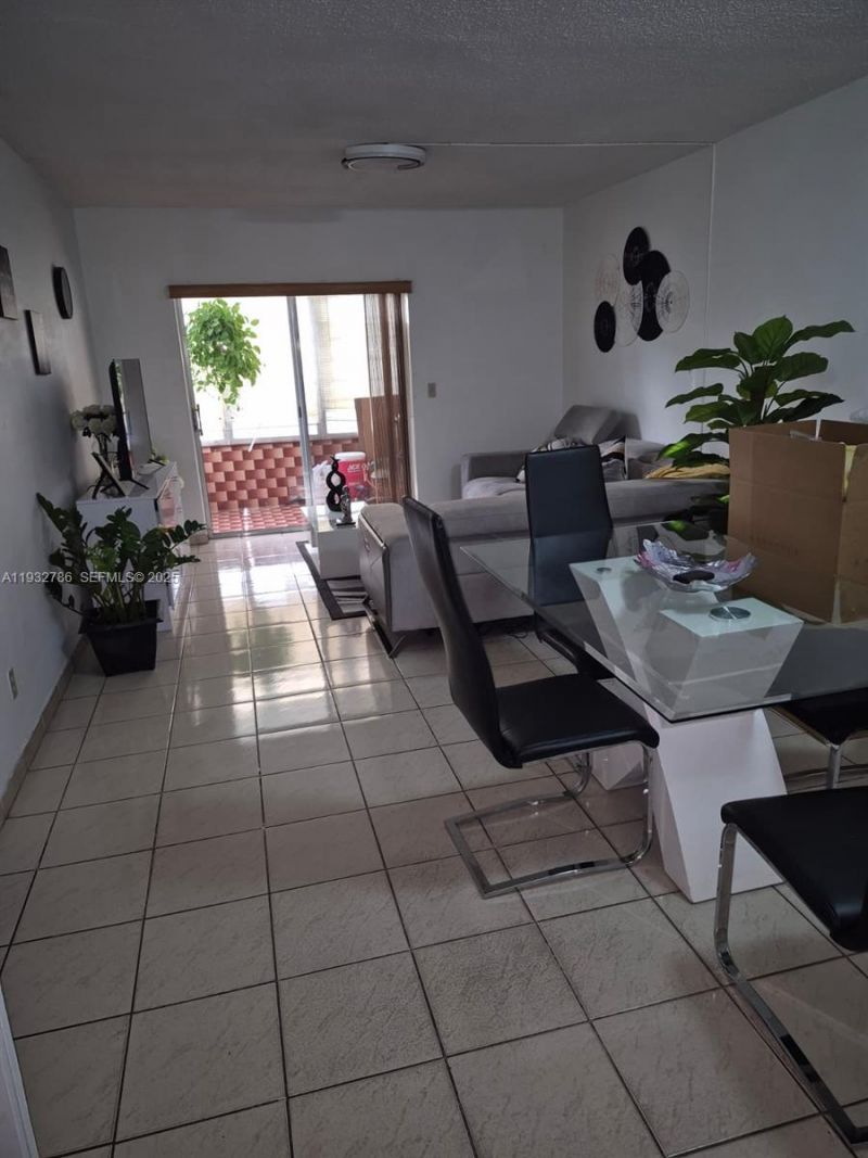 120 Royal Palm Rd, Unit 102, Hialeah Gardens, FL 33016 Photo