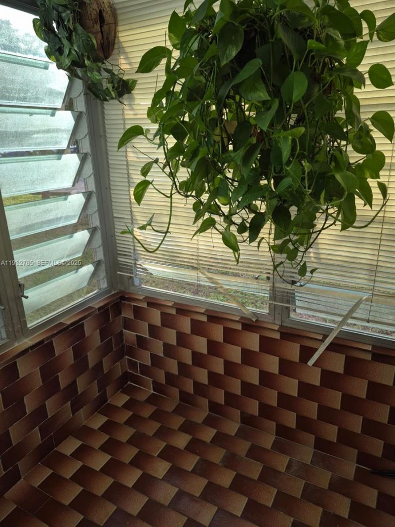 120 Royal Palm Rd, Unit 102, Hialeah Gardens, FL 33016 Photo