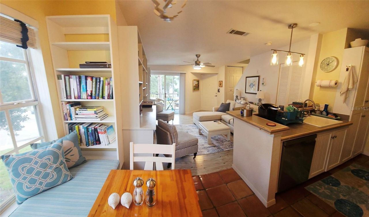 850 S Tamiami Trail, Unit 321, Sarasota, FL 34236 Photo