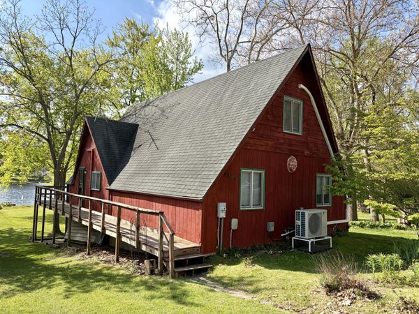 45601 Peninsula Drive E, Grand Junction, MI 49056