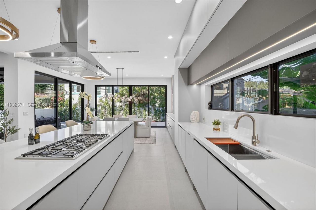 1013 SE 9th St, Fort Lauderdale, FL 33316 Photo