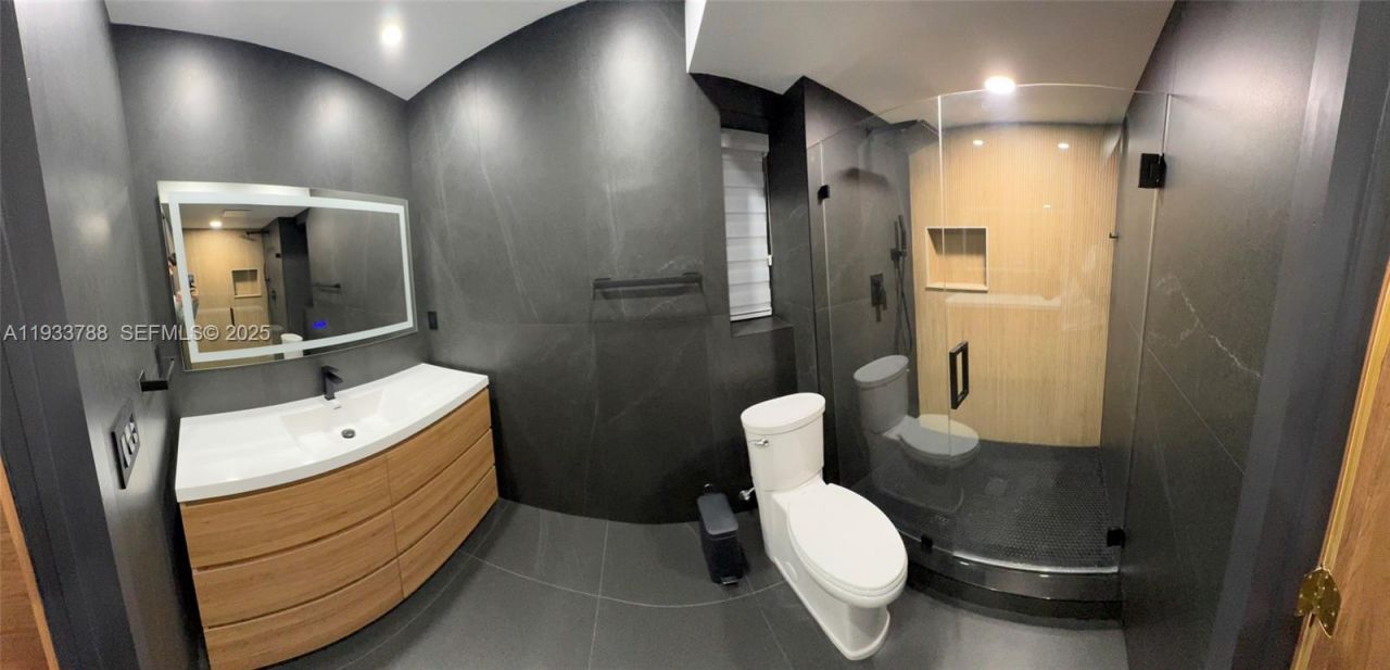 20441 NE 30th Ave, Unit 214-9, Aventura, FL 33180 Photo