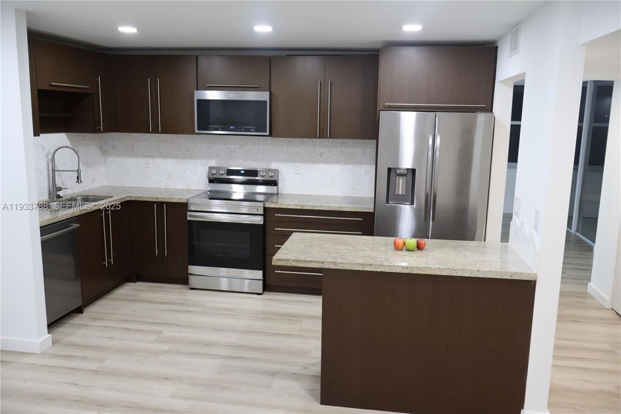 20441 NE 30th Ave, Unit 214-9, Aventura, FL 33180 Photo