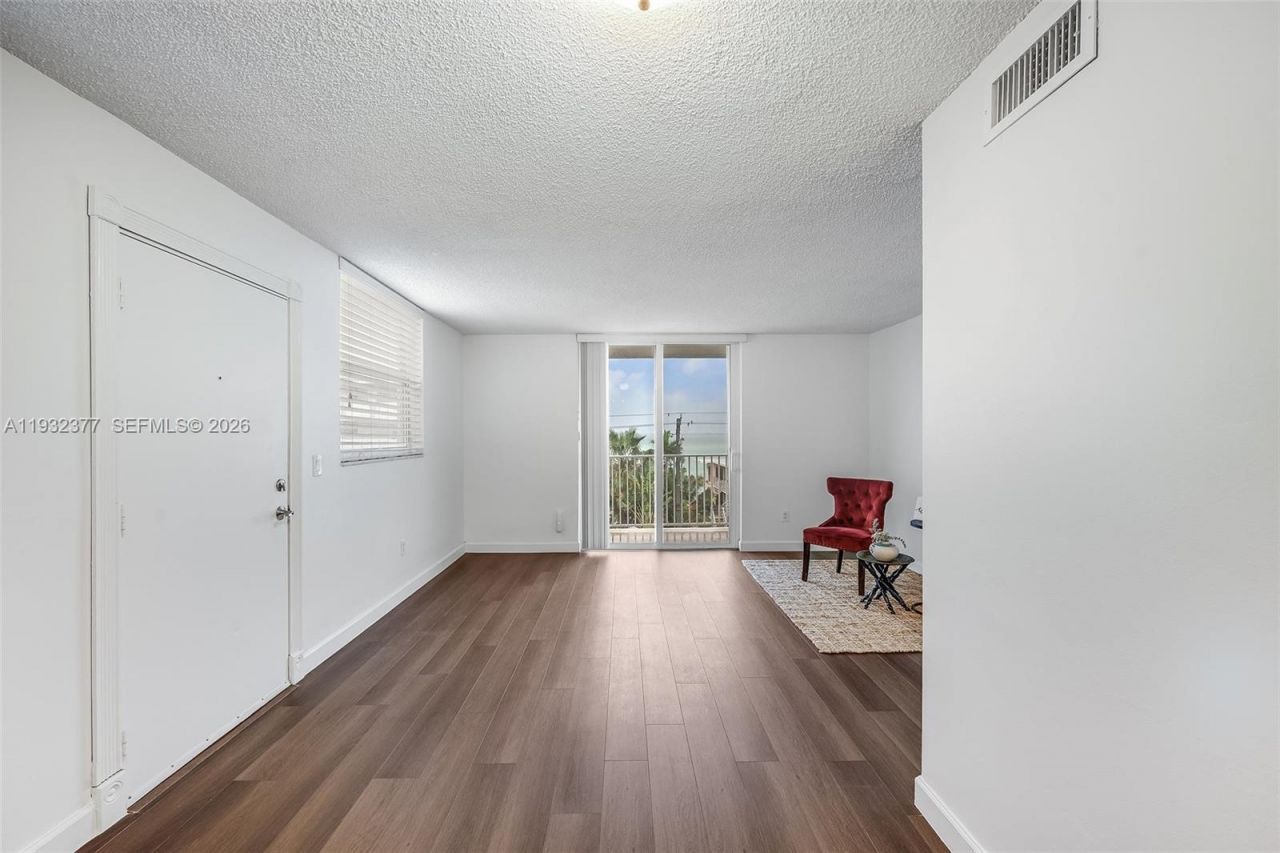 1801 S Treasure Dr, Unit 417, North Bay Village, FL 33141 Photo