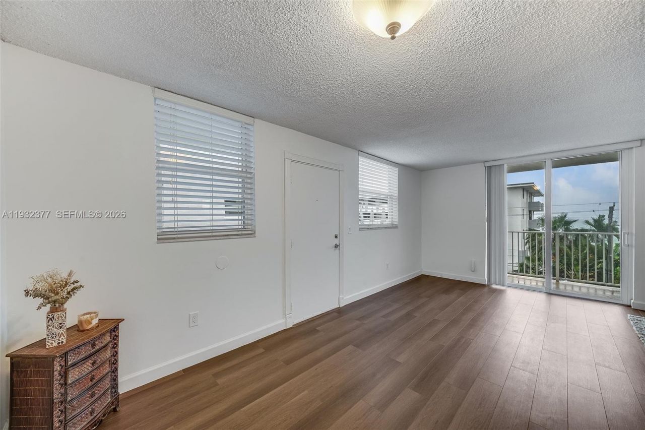 1801 S Treasure Dr, Unit 417, North Bay Village, FL 33141 Photo