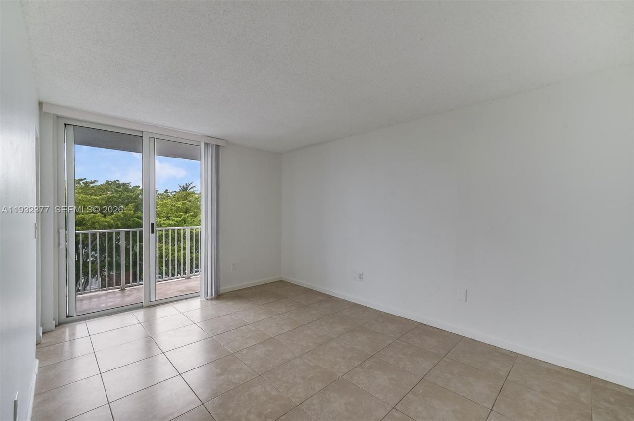 1801 S Treasure Dr, Unit 417, North Bay Village, FL 33141 Photo