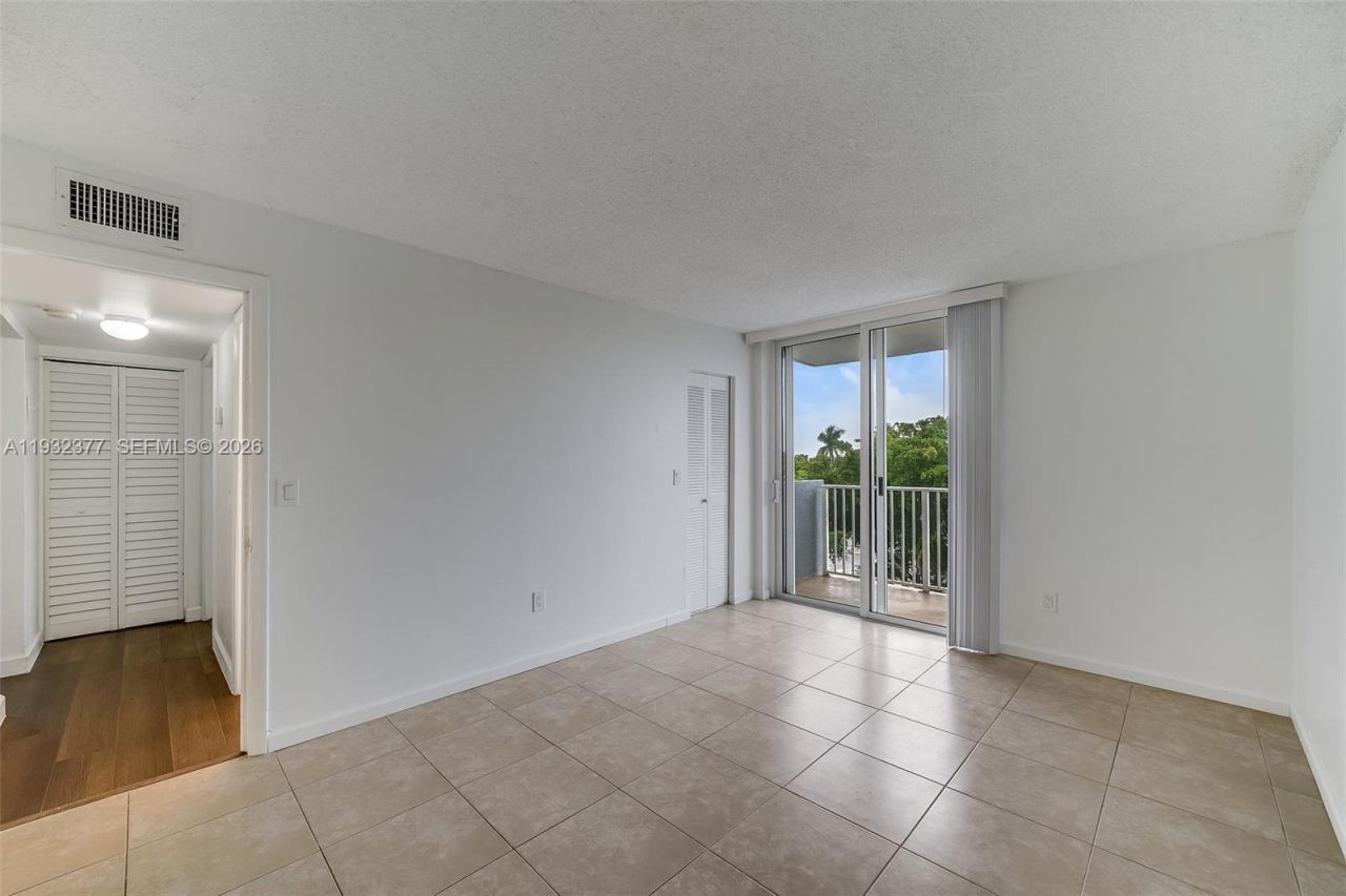 1801 S Treasure Dr, Unit 417, North Bay Village, FL 33141 Photo