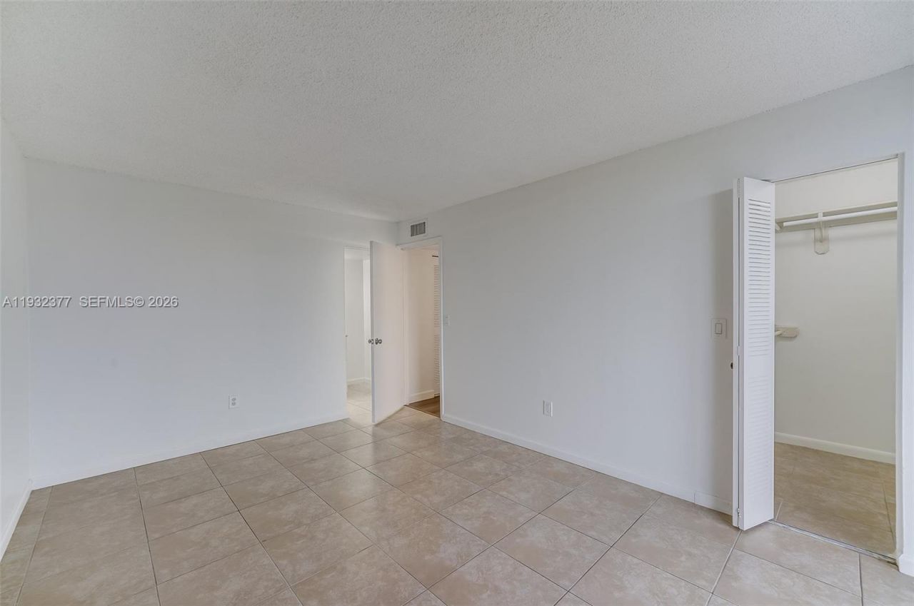 1801 S Treasure Dr, Unit 417, North Bay Village, FL 33141 Photo