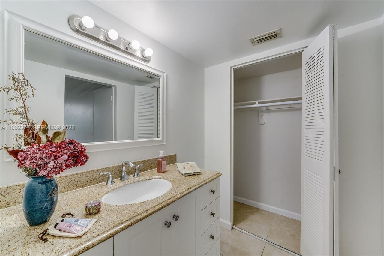 1801 S Treasure Dr, Unit 417, North Bay Village, FL 33141 Photo