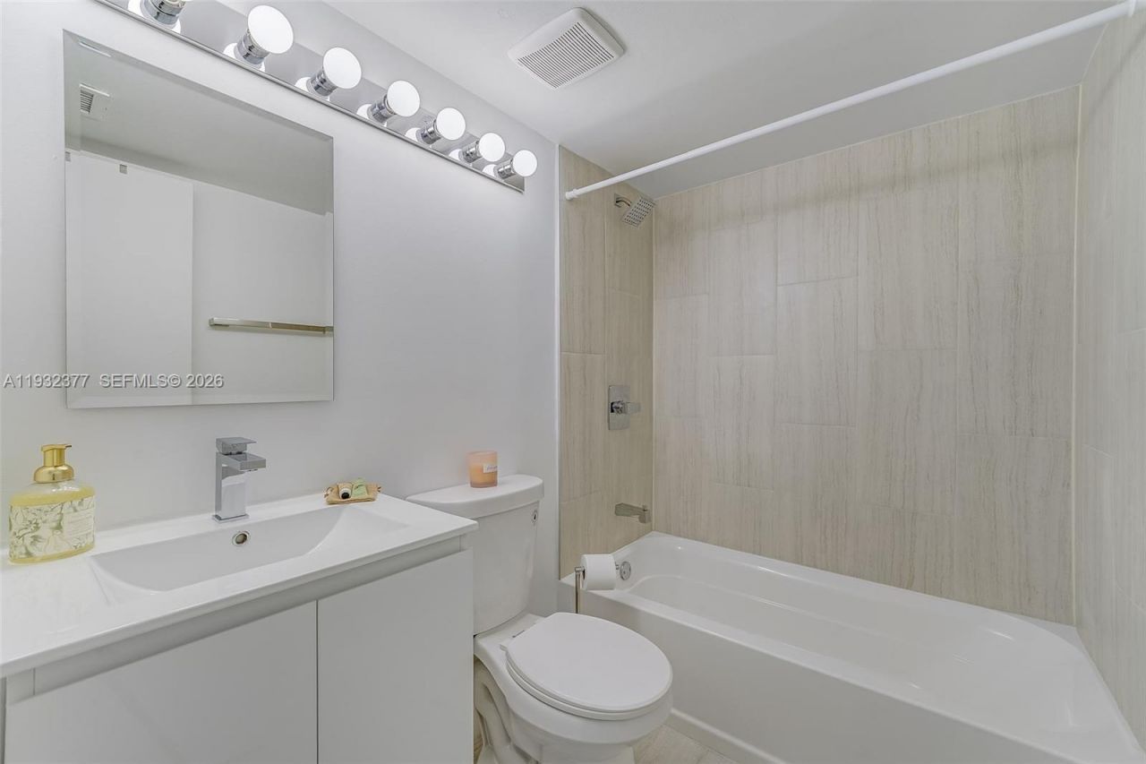 1801 S Treasure Dr, Unit 417, North Bay Village, FL 33141 Photo