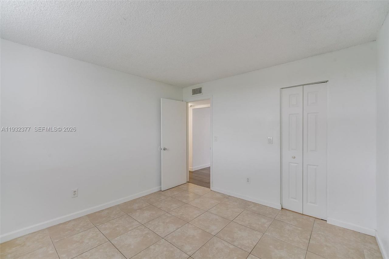 1801 S Treasure Dr, Unit 417, North Bay Village, FL 33141 Photo