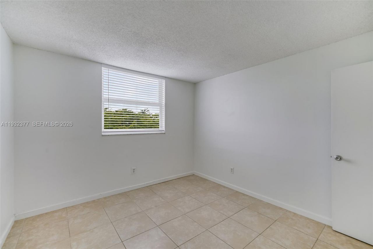 1801 S Treasure Dr, Unit 417, North Bay Village, FL 33141 Photo