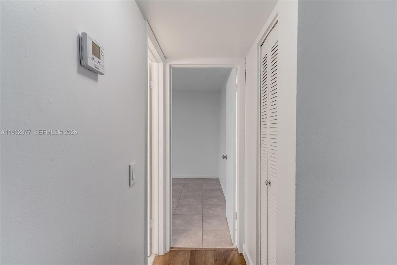 1801 S Treasure Dr, Unit 417, North Bay Village, FL 33141 Photo