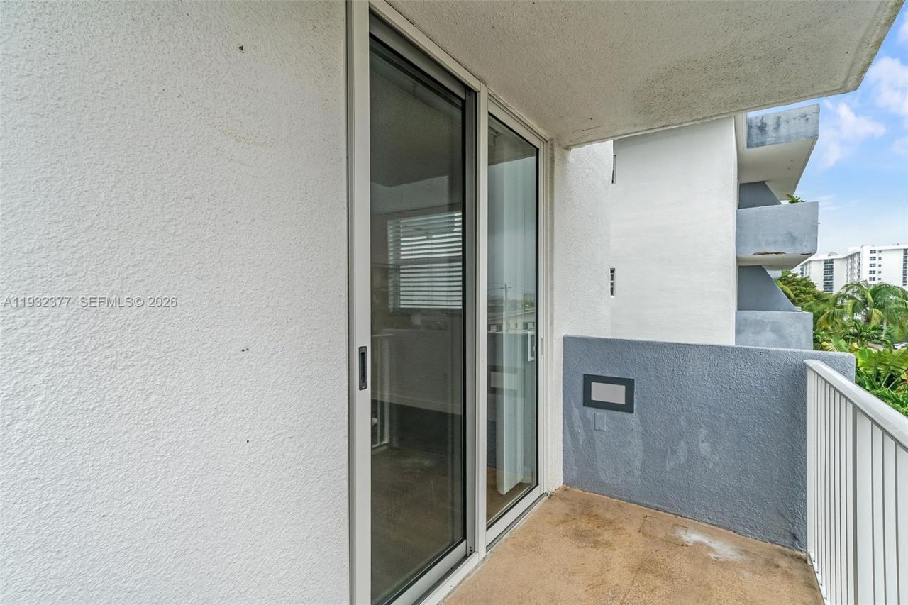 1801 S Treasure Dr, Unit 417, North Bay Village, FL 33141 Photo