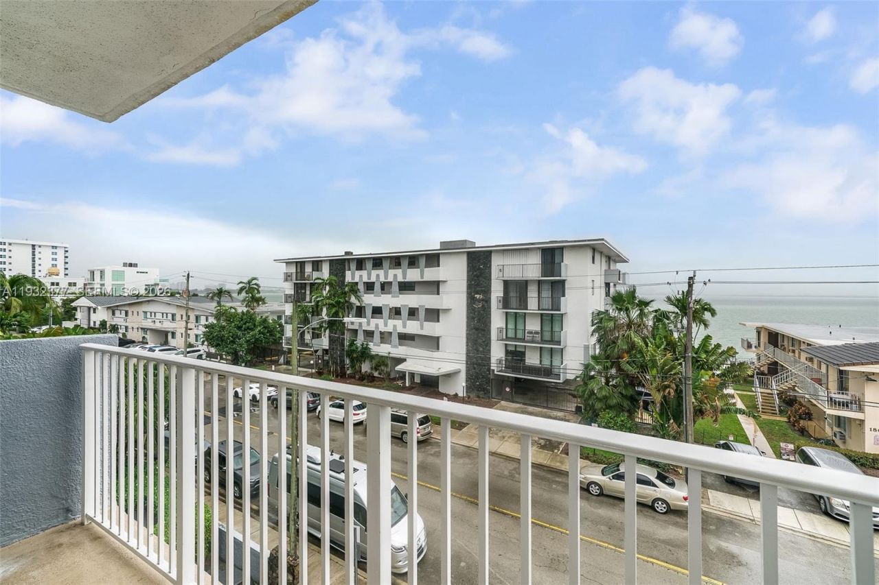 1801 S Treasure Dr, Unit 417, North Bay Village, FL 33141 Photo