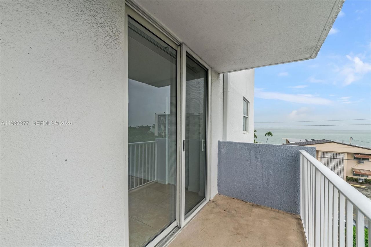 1801 S Treasure Dr, Unit 417, North Bay Village, FL 33141 Photo