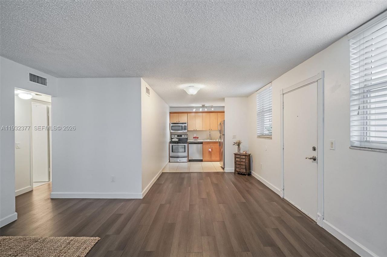 1801 S Treasure Dr, Unit 417, North Bay Village, FL 33141 Photo