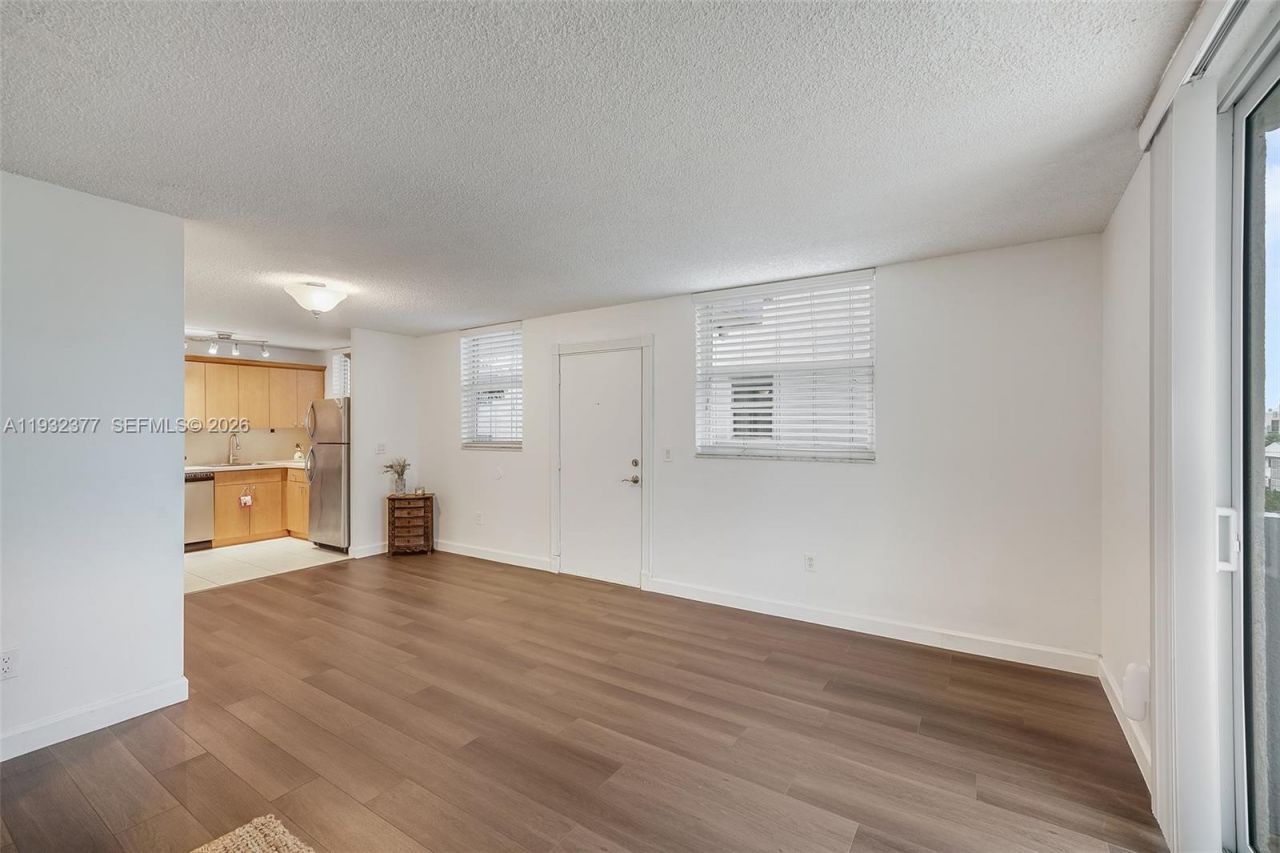 1801 S Treasure Dr, Unit 417, North Bay Village, FL 33141 Photo