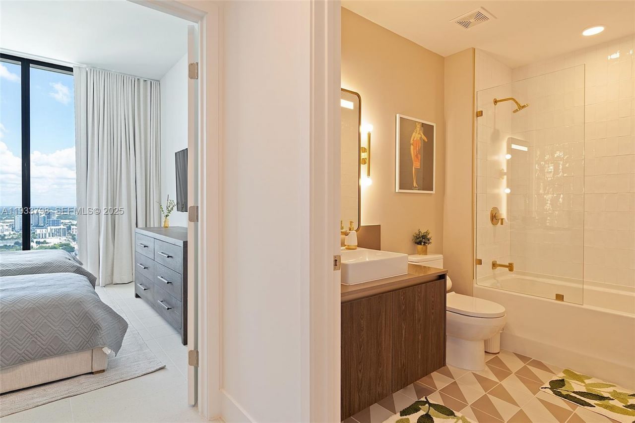 159 NE 6th St , Unit 5015, Miami, FL 33132 Photo