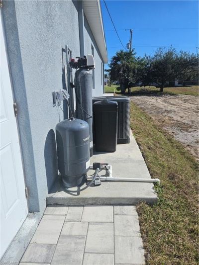 2813 NE 6th Ave, Cape Coral, FL 33909 Photo