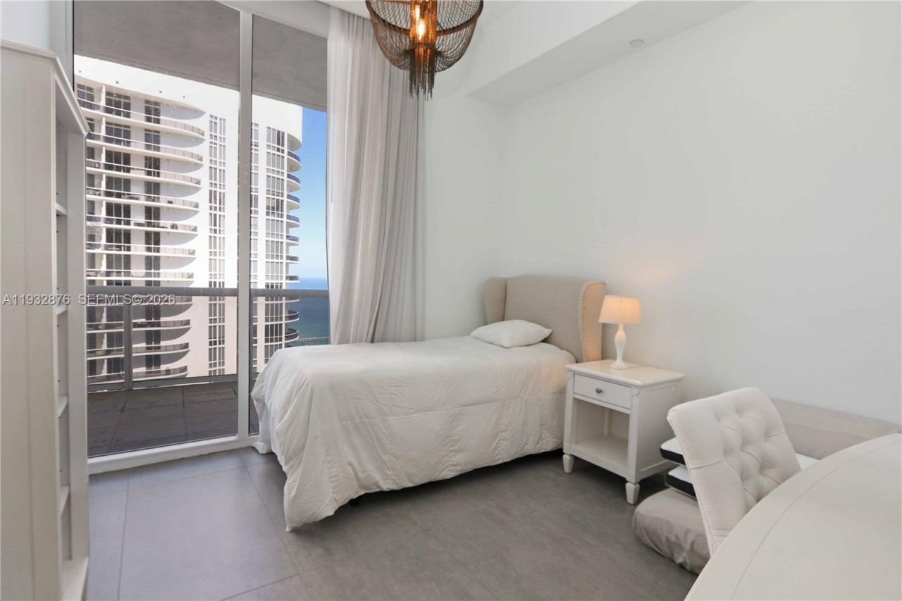 15811 Collins Ave, Unit 3702, Sunny Isles Beach, FL 33160 Photo