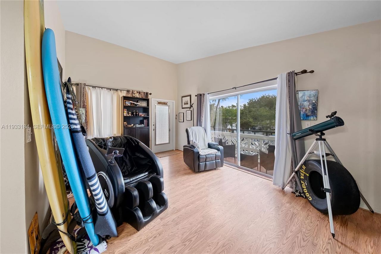 8040 Tatum Waterway Dr, Unit 11, Miami Beach, FL 33141 Photo