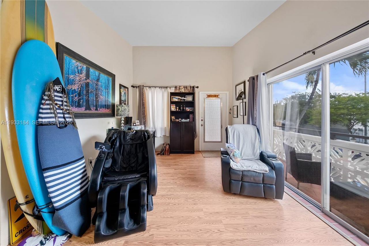 8040 Tatum Waterway Dr, Unit 11, Miami Beach, FL 33141 Photo