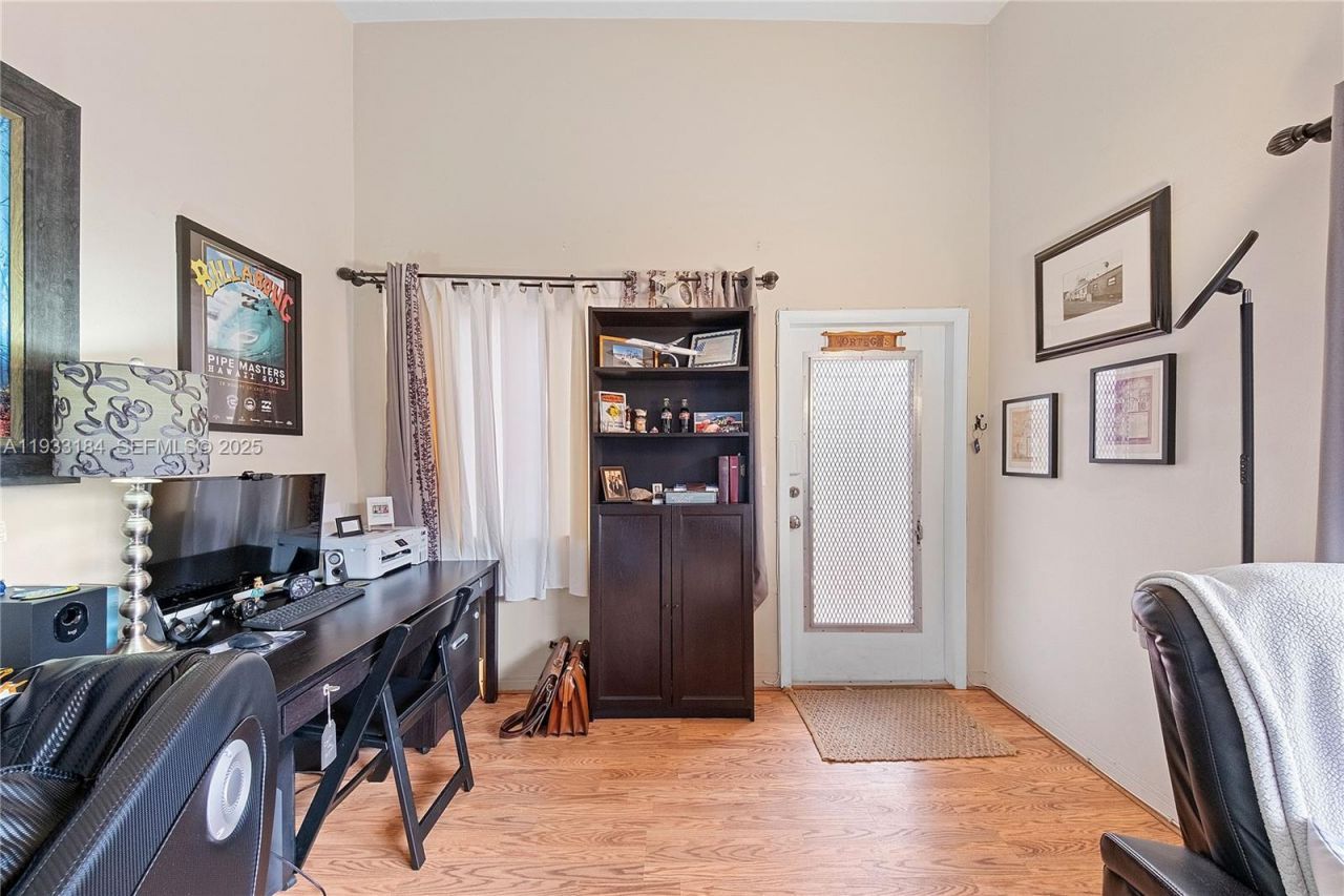 8040 Tatum Waterway Dr, Unit 11, Miami Beach, FL 33141 Photo