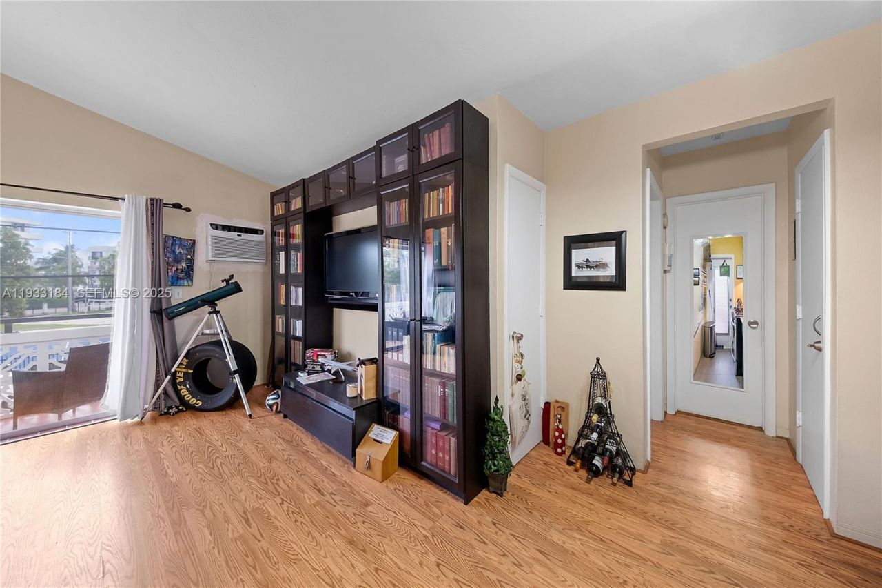 8040 Tatum Waterway Dr, Unit 11, Miami Beach, FL 33141 Photo